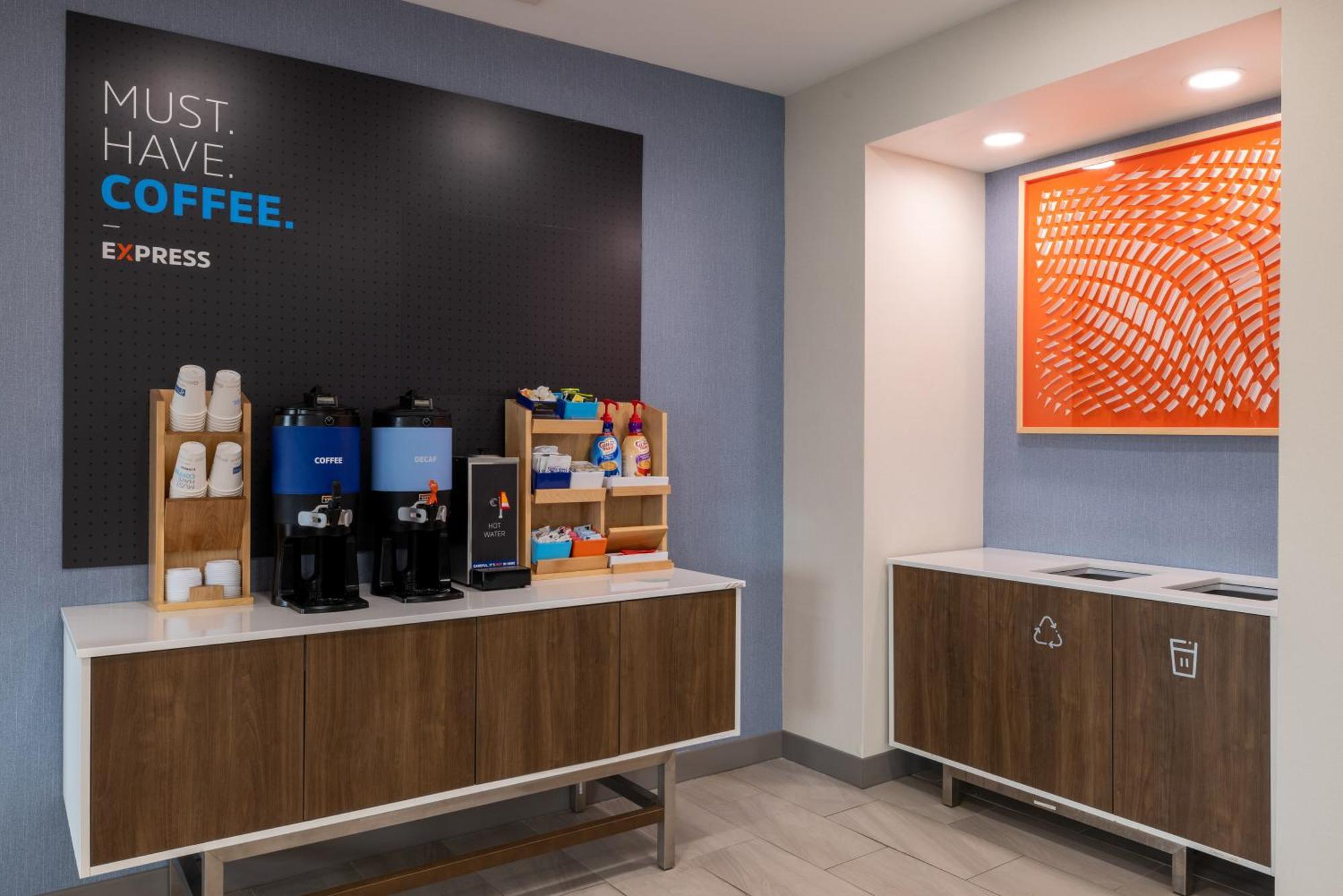 Holiday Inn Express Rochester South - Mayo Area By Ihg Exterior photo